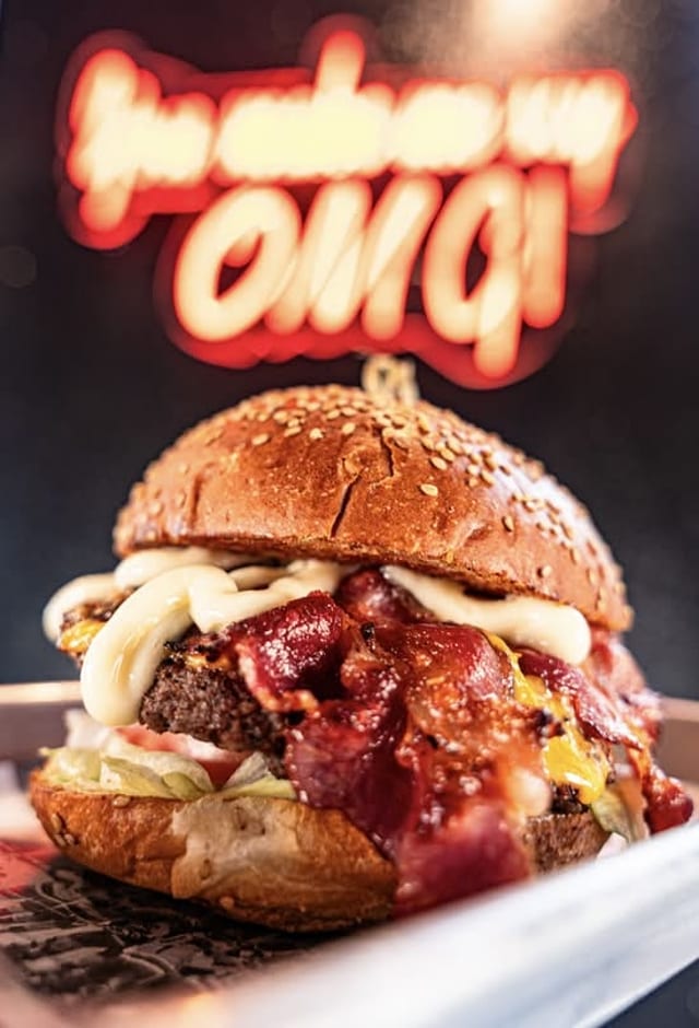 L Bacon Cheeseburger.